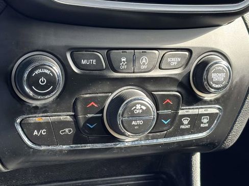 Used 2021 Jeep Cherokee Limited w/ Mopar Interior Package AWD/4WD image 18