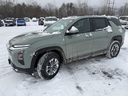 New 2026 Chevrolet Equinox LT image 2
