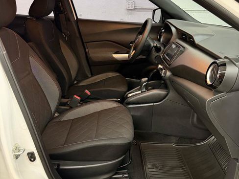 Used 2018 Nissan Kicks SV FWD image 30