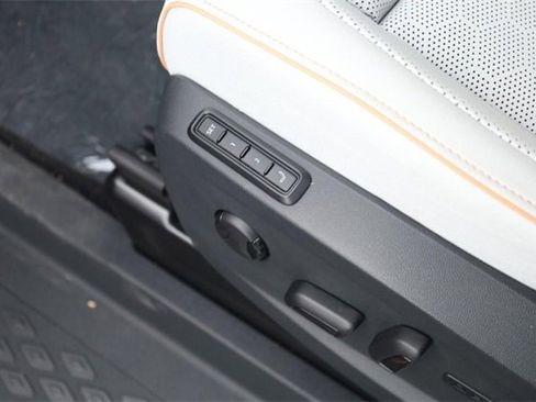 New 2025 Volkswagen ID. Buzz Pro S Plus image 13