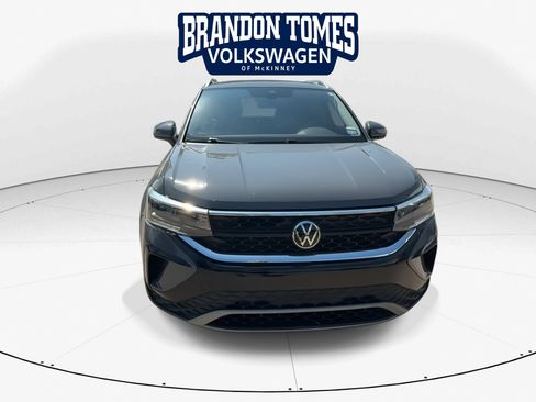 Used 2023 Volkswagen Taos SE FWD image 3