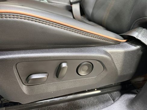 Used 2025 GMC Canyon AT4 image 22