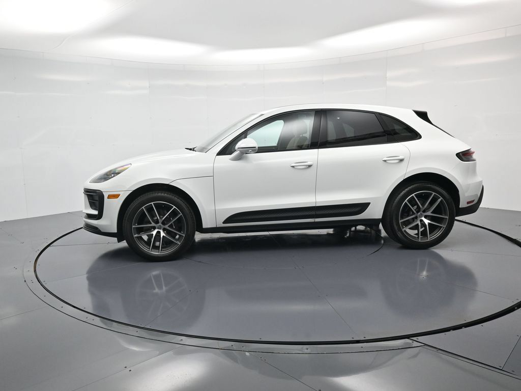 Certified 2026 Porsche Macan AWD/4WD image 2