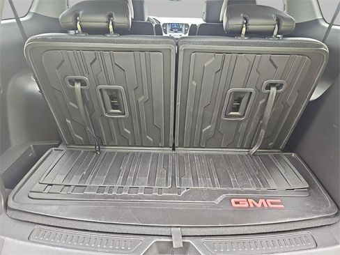 Certified 2023 GMC Acadia SLT w/ Preferred Package image 13