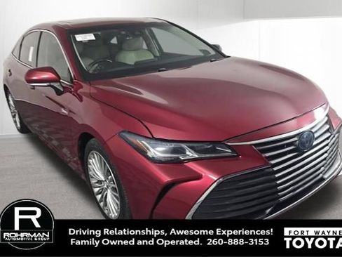 Used 2019 Toyota Avalon Limited FWD image 9