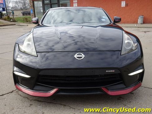 Used 2016 Nissan 370Z NISMO RWD image 2