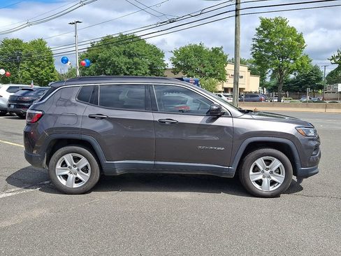 Used 2022 Jeep Compass Latitude w/ Convenience Group AWD/4WD image 8