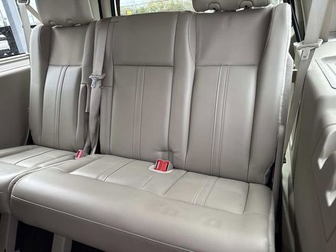 Used 2017 Lincoln Navigator L Select image 16