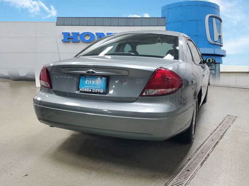 Used 2005 Ford Taurus SE FWD image 5