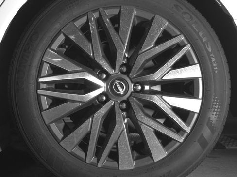 Used 2025 Nissan Altima 2.5 SV FWD image 14