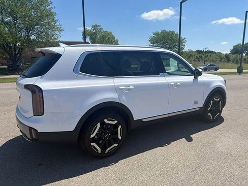 Used 2025 Kia Telluride EX w/ EX Captain's Chair Package FWD image 15