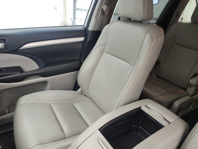 Used 2018 Toyota Highlander XLE FWD image 17