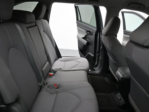 Used 2022 Toyota Highlander LE image 13