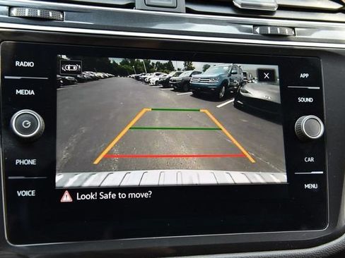 Certified 2023 Volkswagen Tiguan SE FWD image 12