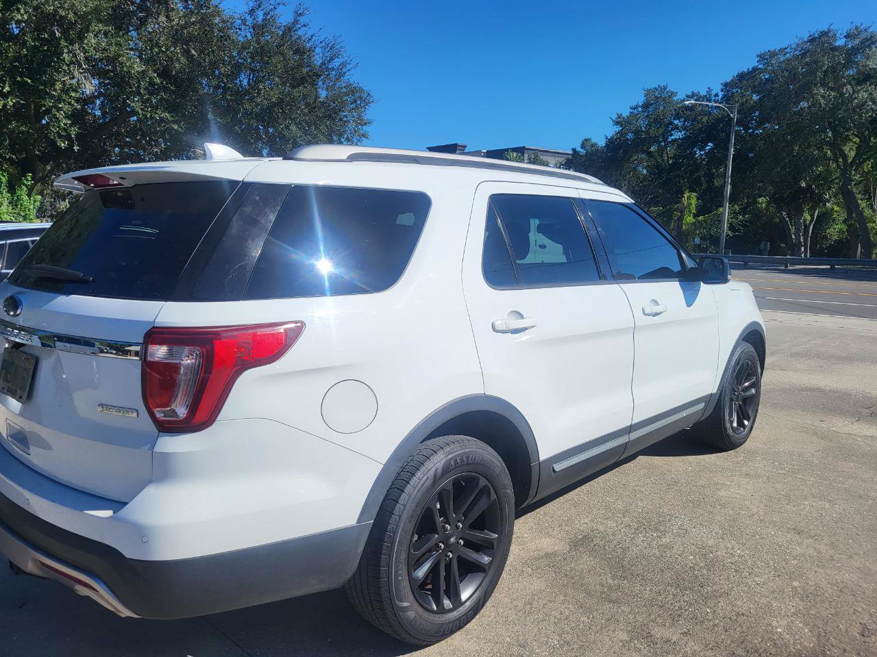 Used 2016 Ford Explorer XLT w/ Equipment Group 202A FWD image 12