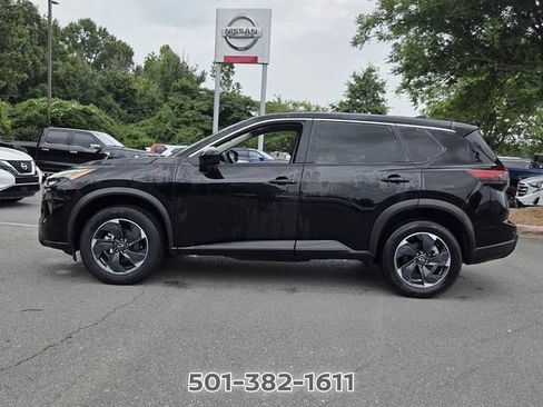 Used 2024 Nissan Rogue SV AWD/4WD image 2