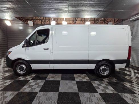 Used 2022 Mercedes-Benz Sprinter 2500 image 8