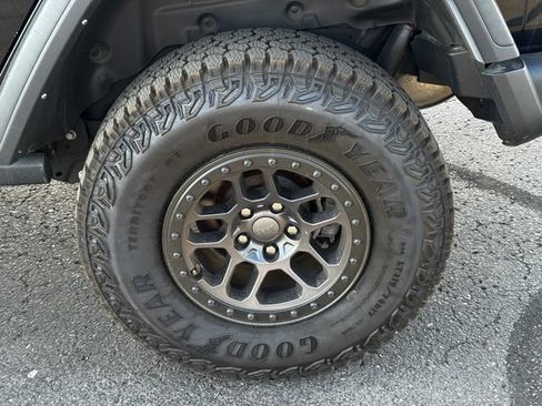 Used 2022 Jeep Wrangler Unlimited Rubicon w/ Xtreme Recon 35" Tire Package AWD/4WD image 11