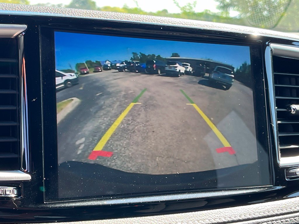 Used 2024 Chrysler Pacifica Touring FWD image 23