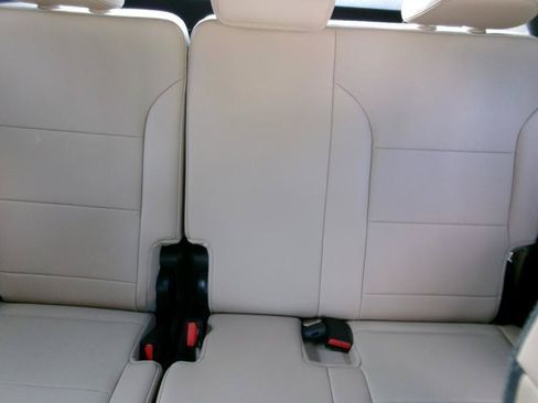 Used 2025 Buick Enclave Preferred AWD/4WD image 11