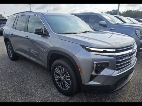 Used 2026 Chevrolet Traverse LT FWD image 7