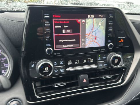 Used 2022 Toyota Highlander XLE AWD/4WD image 13