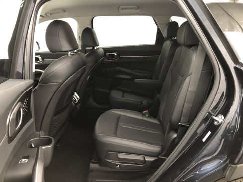 Certified 2023 Kia Sorento EX image 10