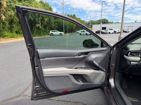 Used 2023 Toyota Camry LE FWD image 17