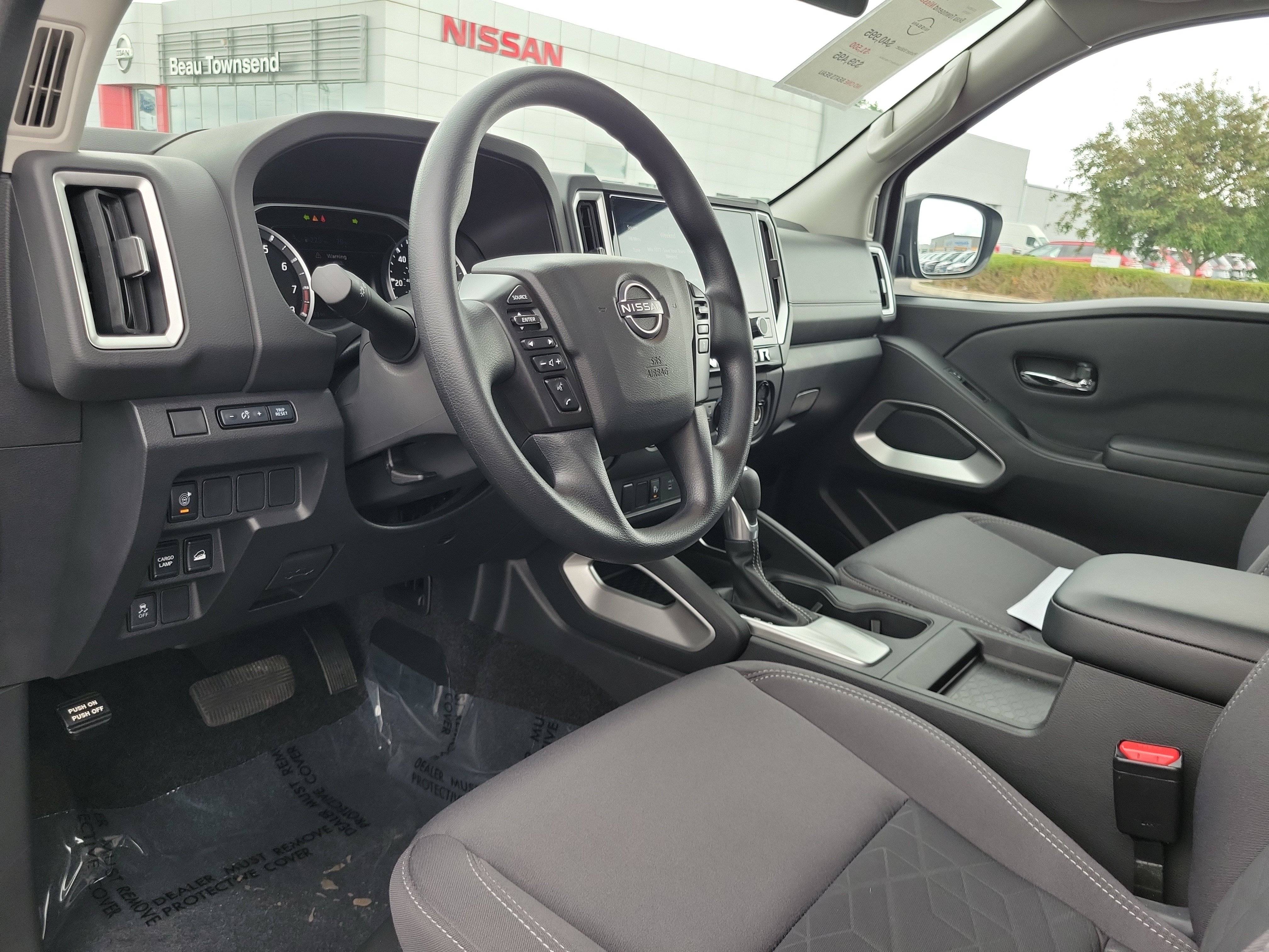Used 2025 Nissan Frontier SV w/ Tow Package AWD/4WD image 19