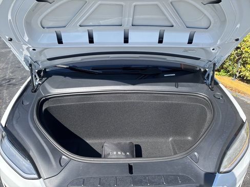 Used 2022 Tesla Model X image 8