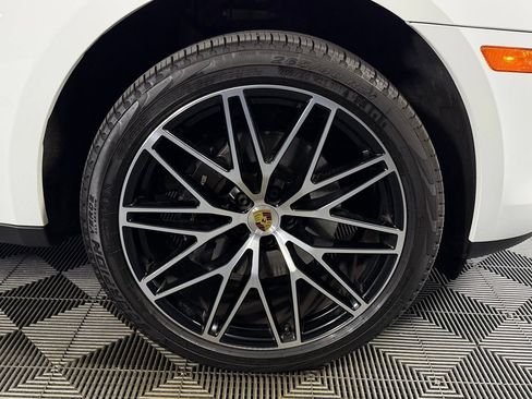 Used 2025 Porsche Macan AWD/4WD image 10