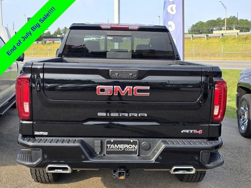Used 2023 GMC Sierra 1500 AT4 w/ AT4 Preferred Package AWD/4WD image 3