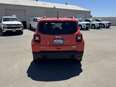 Used 2019 Jeep Renegade Latitude w/ Popular Equipment Group AWD/4WD image 8