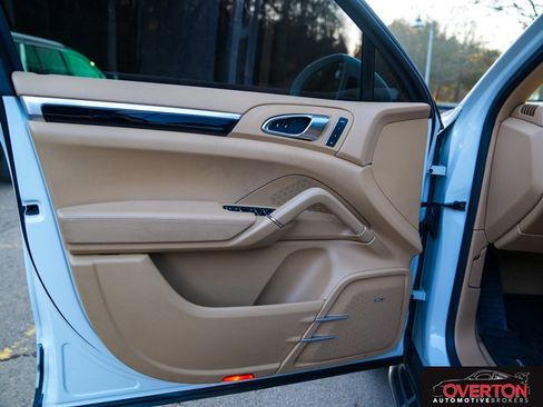 Used 2015 Porsche Cayenne S image 27