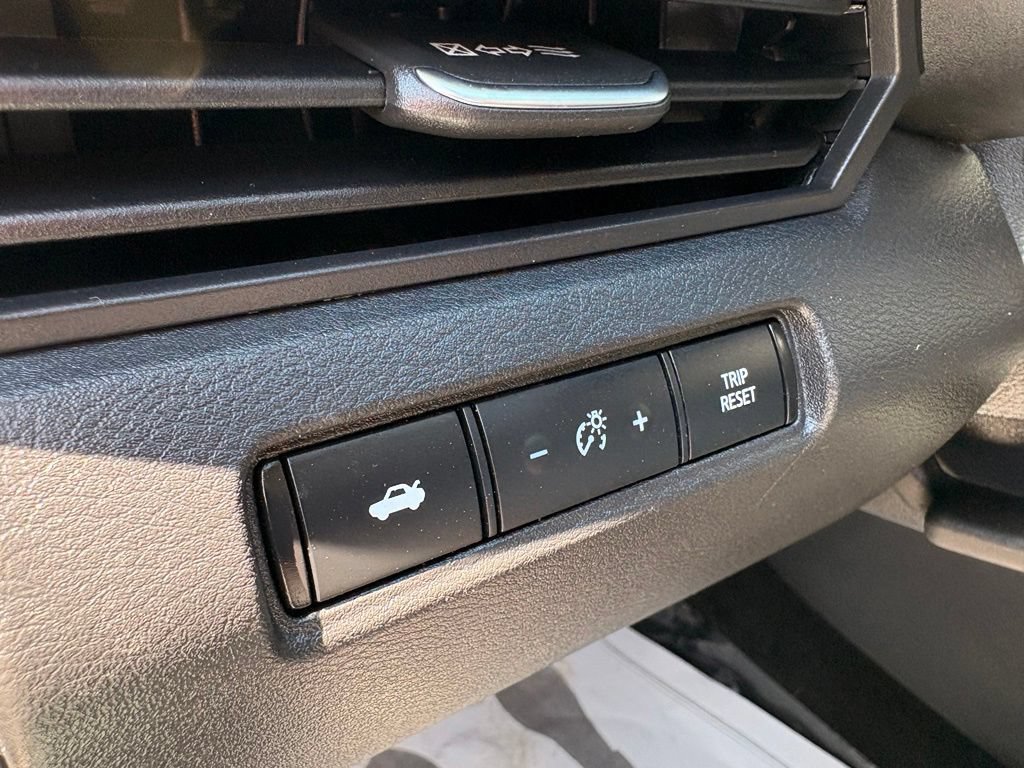 Used 2025 Nissan Altima 2.5 SV FWD image 12