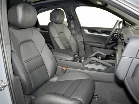 New 2026 Porsche Cayenne Coupe AWD/4WD image 41
