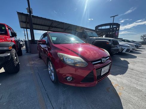 Used 2012 Ford Focus Titanium FWD image 4