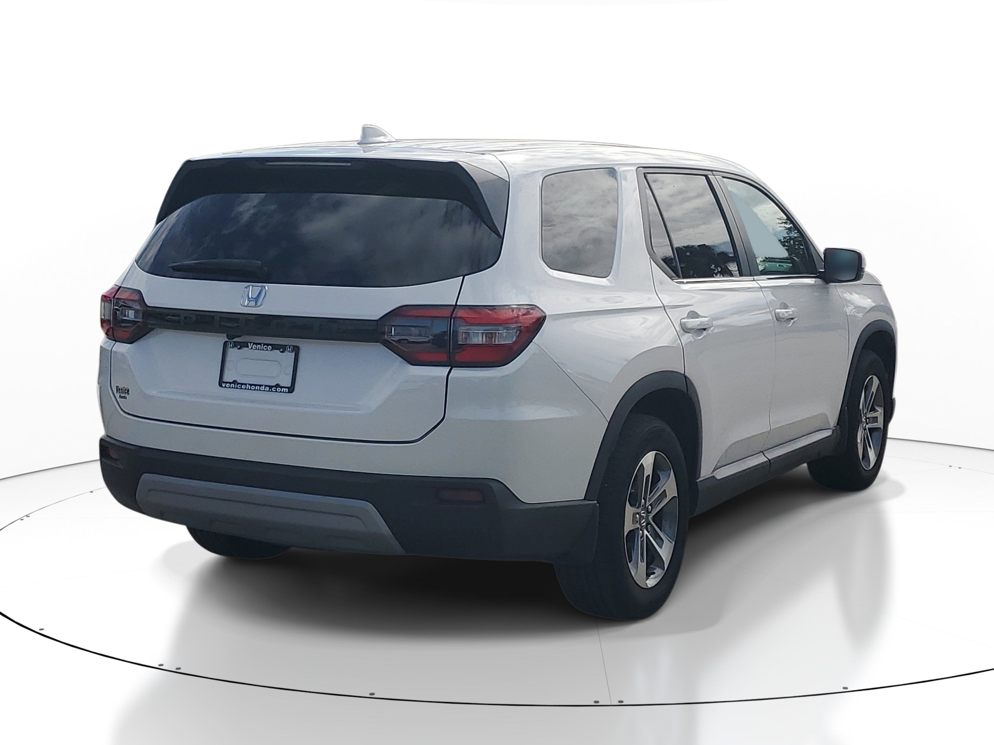 Used 2025 Honda Pilot EX-L image 6