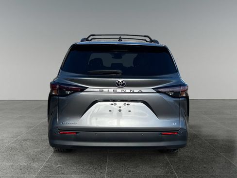 Used 2026 Toyota Sienna XLE AWD/4WD image 9