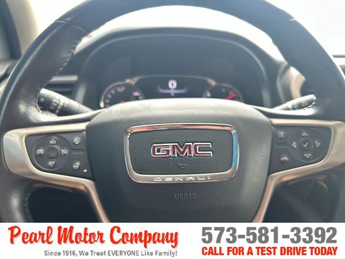 Certified 2022 GMC Acadia Denali w/ Denali Ultimate Package AWD/4WD image 13