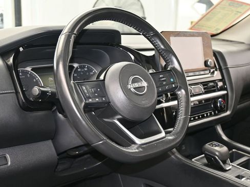 Used 2022 Nissan Pathfinder SV w/ SV Premium Package image 15