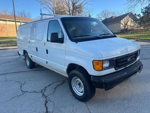Used 2007 Ford E-250 and Econoline 250 Extended RWD image 26