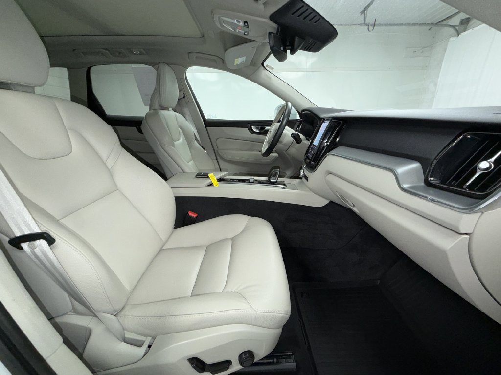 Used 2023 Volvo XC60 B5 Core w/ Climate Package AWD/4WD image 18