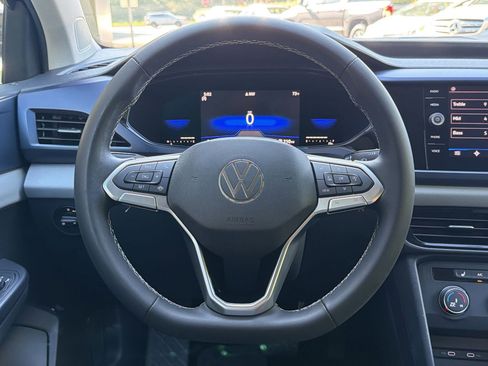 Used 2022 Volkswagen Taos SE FWD image 17