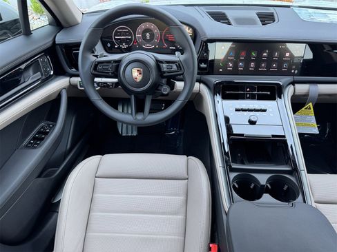 New 2025 Porsche Panamera 4 image 17