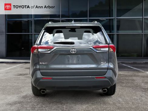 Used 2025 Toyota RAV4 XLE AWD/4WD image 4