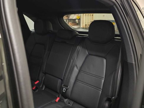 Used 2024 Porsche Cayenne image 19