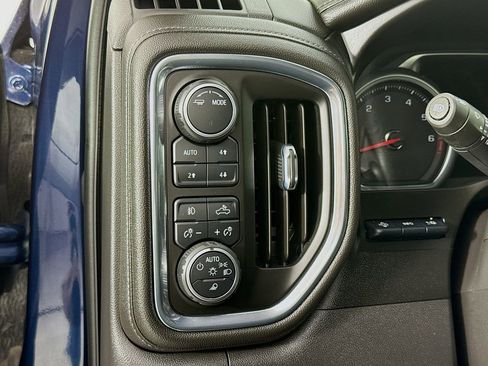 Used 2022 Chevrolet Silverado 1500 High Country w/ Technology Package image 10