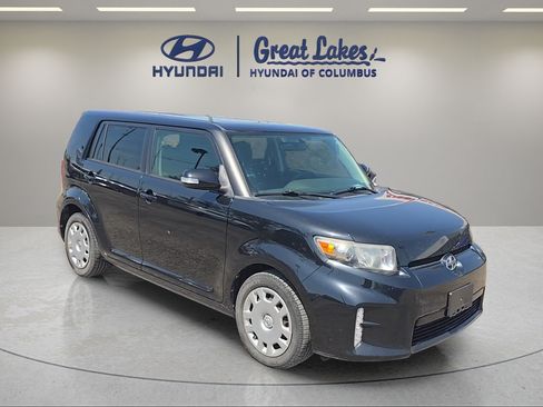 Used 2015 Scion xB FWD image 7