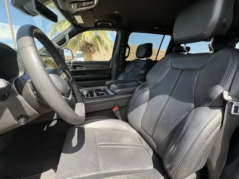 Used 2023 Jeep Wagoneer Series II AWD/4WD image 9